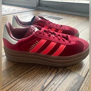 Women’s Adidas Gazelles Red Burgundy Velvet Sneakers Shoes Sz 6.5